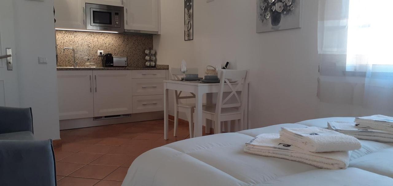 Lovely New House - Guests Apartments โอลเญา ภายนอก รูปภาพ