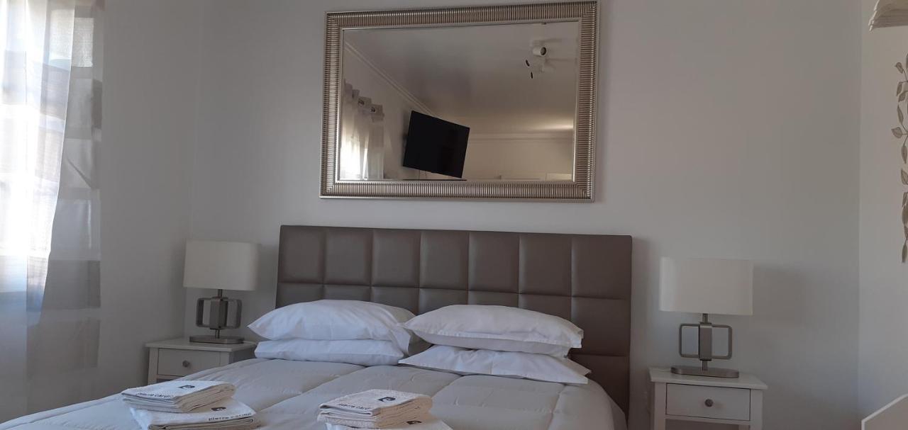 Lovely New House - Guests Apartments โอลเญา ภายนอก รูปภาพ