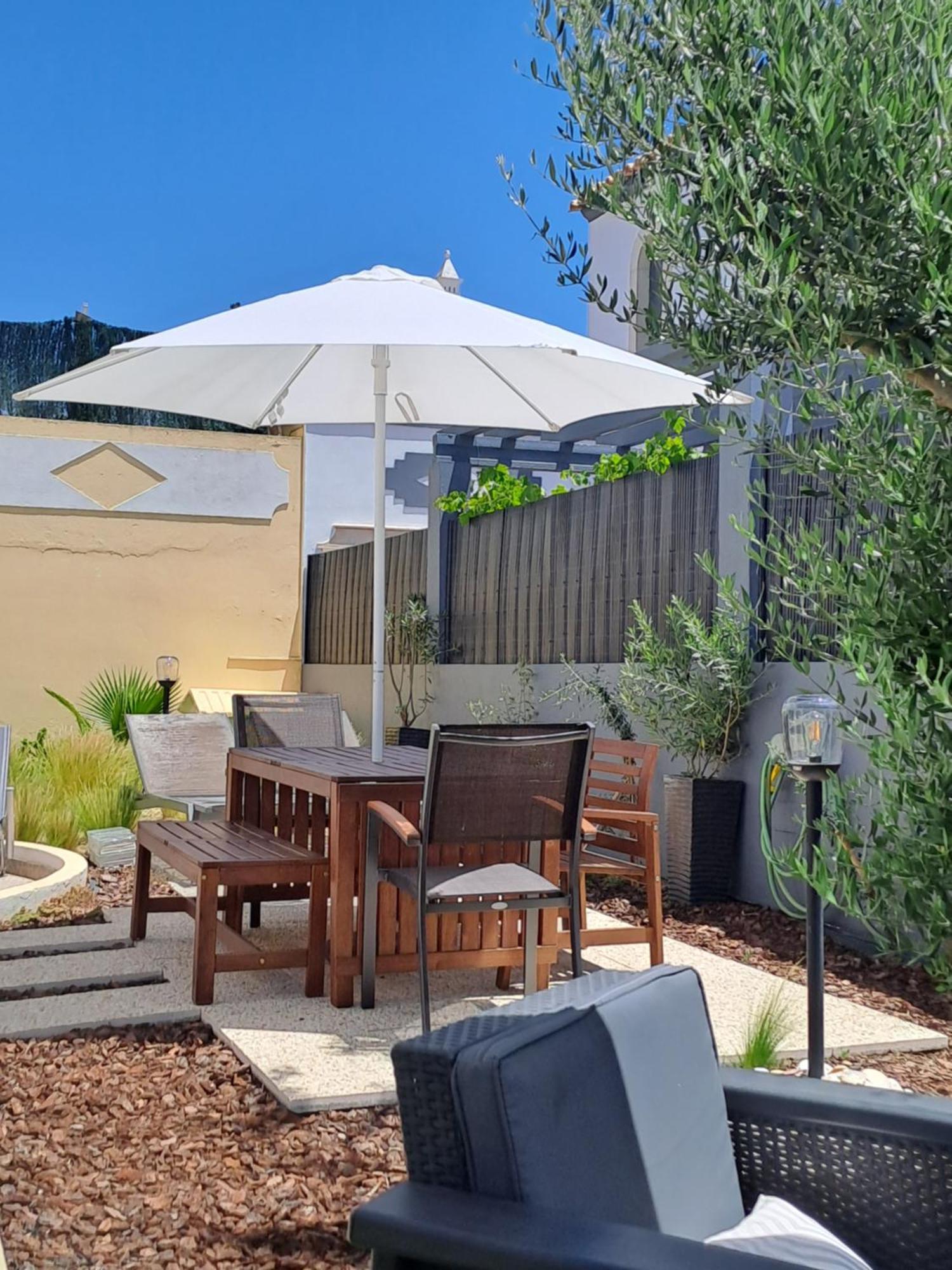 Lovely New House - Guests Apartments โอลเญา ภายนอก รูปภาพ